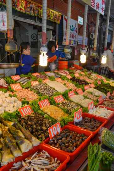 Cijin Island seafood market