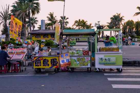 Sunday on Cijin Island, food stalls